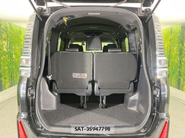 Toyota VOXY 2018-11 8210932-9