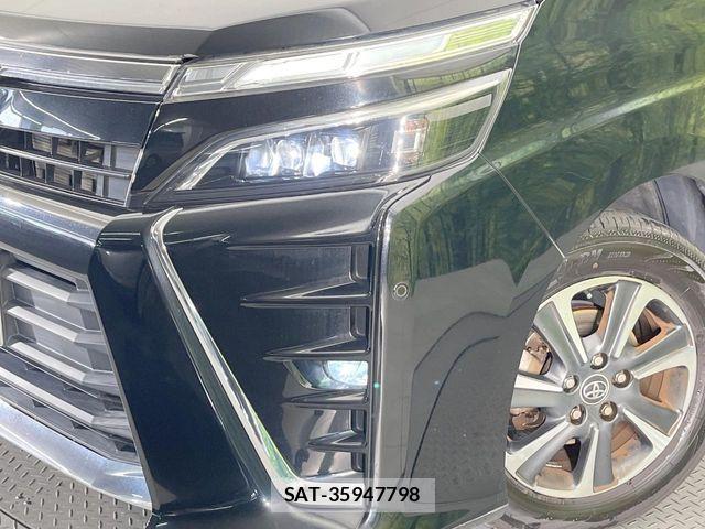 Toyota VOXY 2018-11 8210932-11