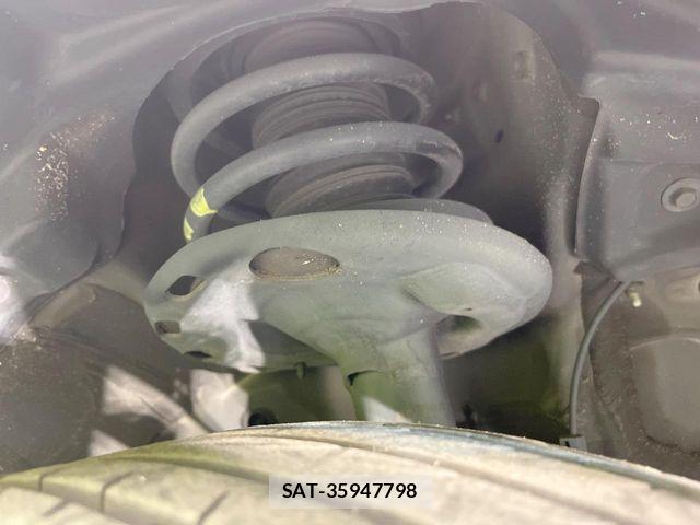 Toyota VOXY 2018-11 8210932-19