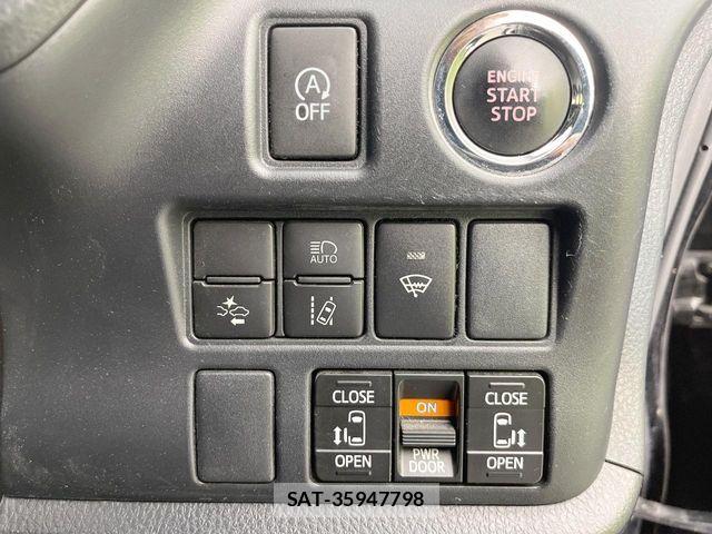 Toyota VOXY 2018-11 8210932-3
