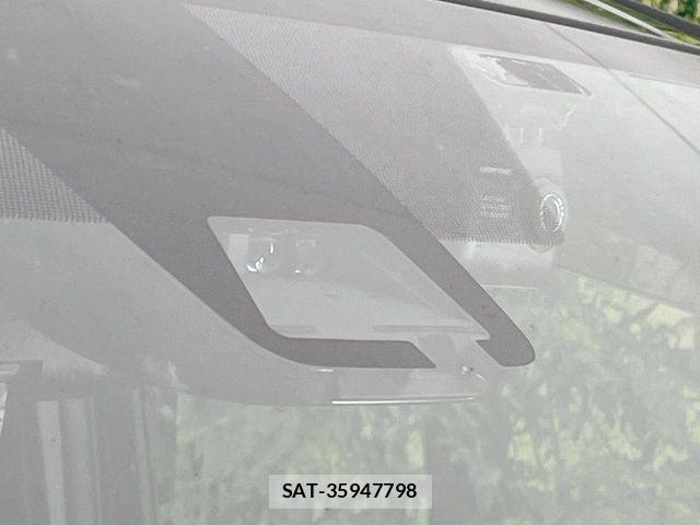 Toyota VOXY 2018-11 8210932-4