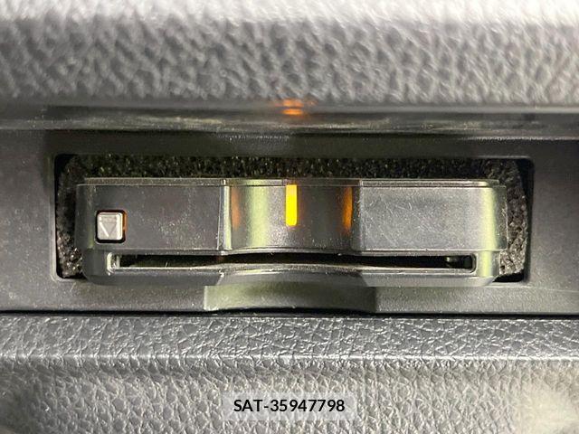 Toyota VOXY 2018-11 8210932-5