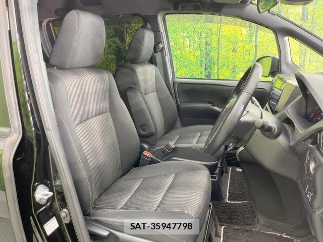 Toyota VOXY 2018-11 8210932-6