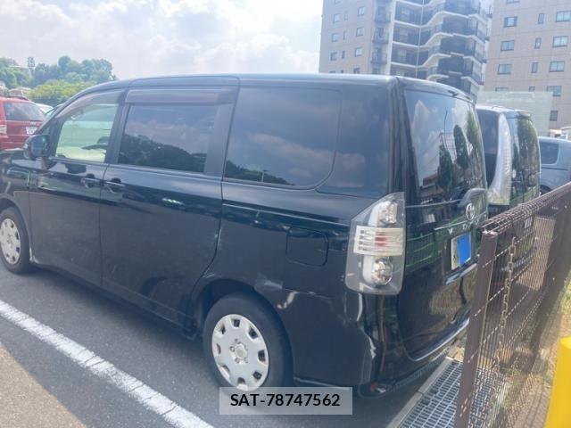 Toyota VOXY 2007-11 8232336-10