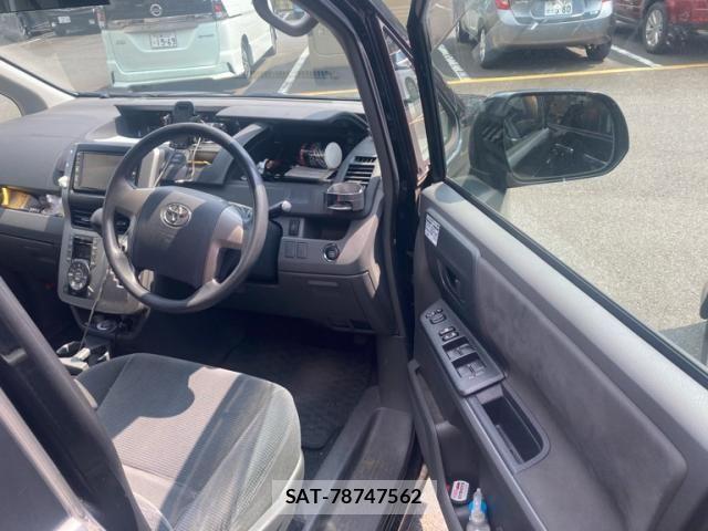 Toyota VOXY 2007-11 8232336-12