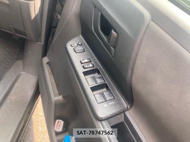 Toyota VOXY 2007-11 8232336-13