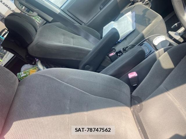 Toyota VOXY 2007-11 8232336-15