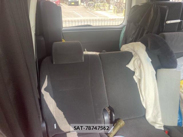 Toyota VOXY 2007-11 8232336-16