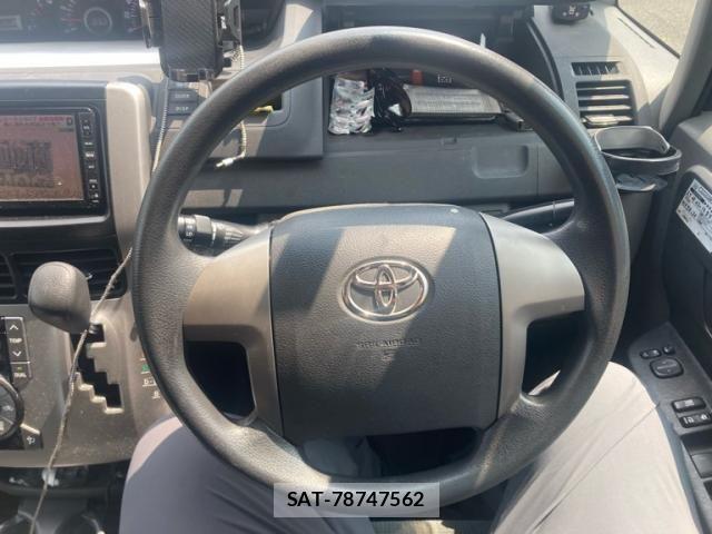 Toyota VOXY 2007-11 8232336-18