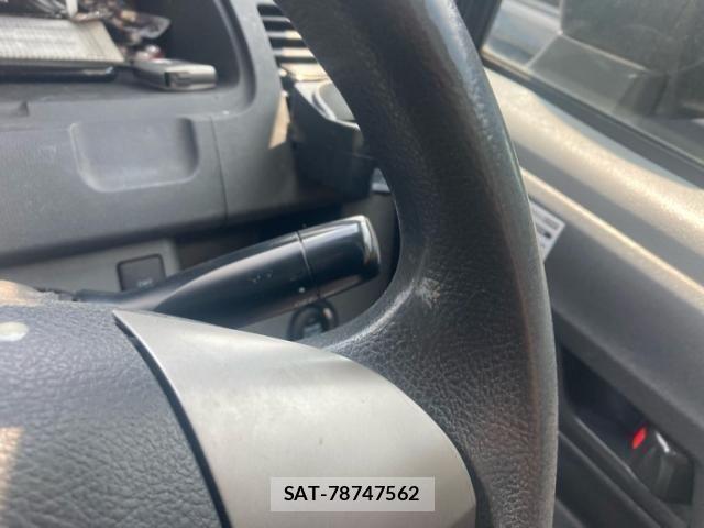 Toyota VOXY 2007-11 8232336-19