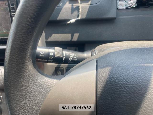 Toyota VOXY 2007-11 8232336-20