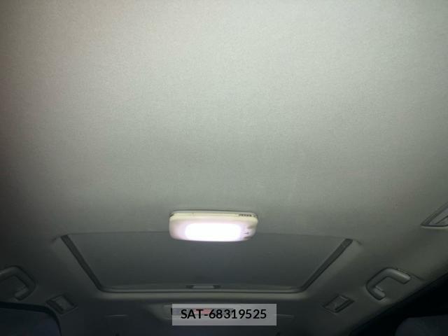 Toyota VOXY 2015-07 8232331-9