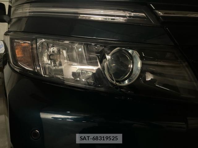 Toyota VOXY 2015-07 8232331-13