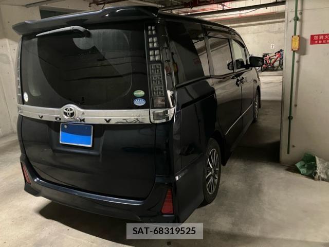 Toyota VOXY 2015-07 8232331-1