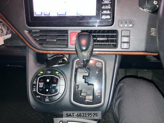 Toyota VOXY 2015-07 8232331-22