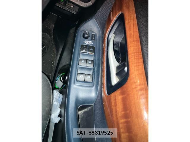 Toyota VOXY 2015-07 8232331-24