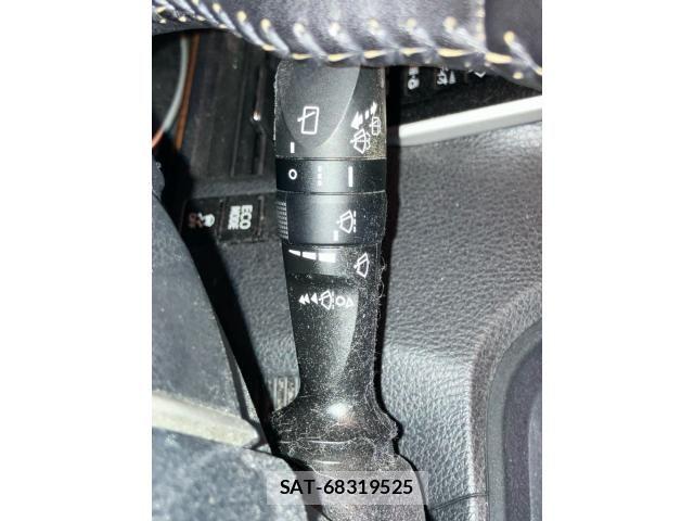 Toyota VOXY 2015-07 8232331-27