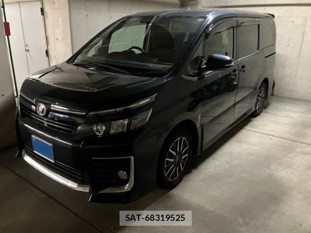 Toyota VOXY 2015-07 8232331-2