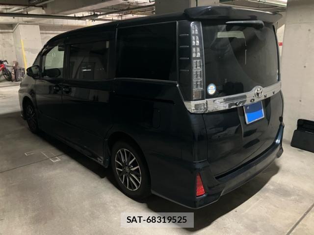 Toyota VOXY 2015-07 8232331-3