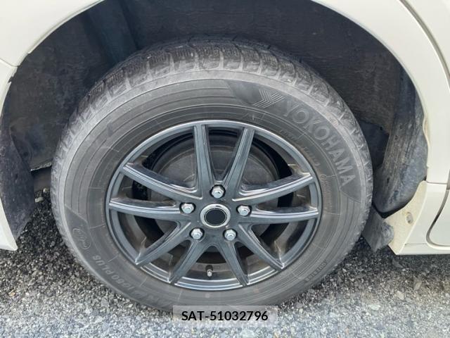 Toyota VOXY 2019-11 8232328-8