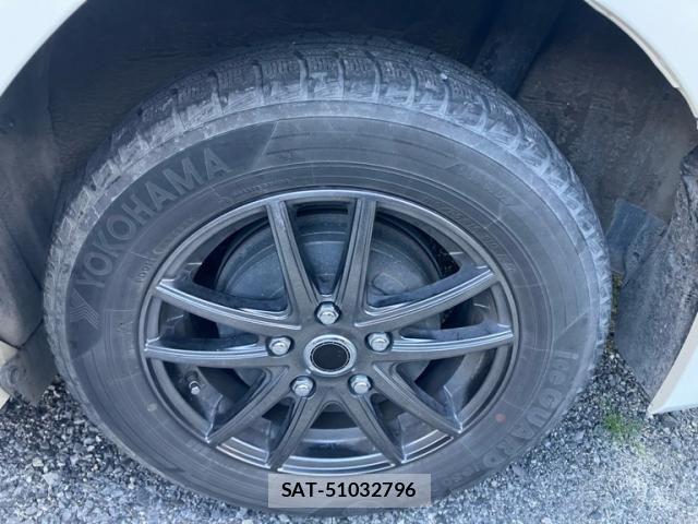 Toyota VOXY 2019-11 8232328-9