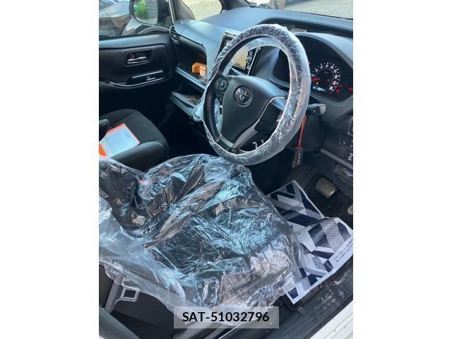 Toyota VOXY 2019-11 8232328-13