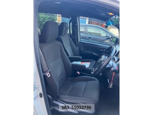 Toyota VOXY 2019-11 8232328-14