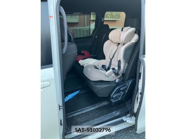 Toyota VOXY 2019-11 8232328-15