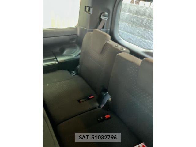 Toyota VOXY 2019-11 8232328-16