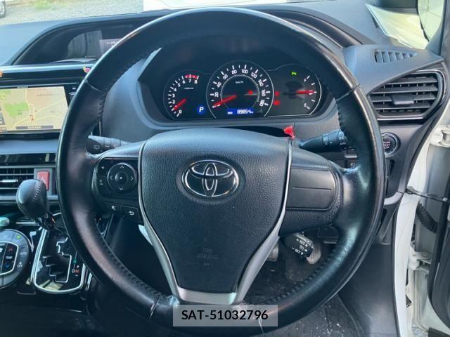 Toyota VOXY 2019-11 8232328-17