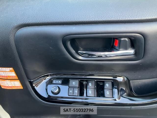 Toyota VOXY 2019-11 8232328-20