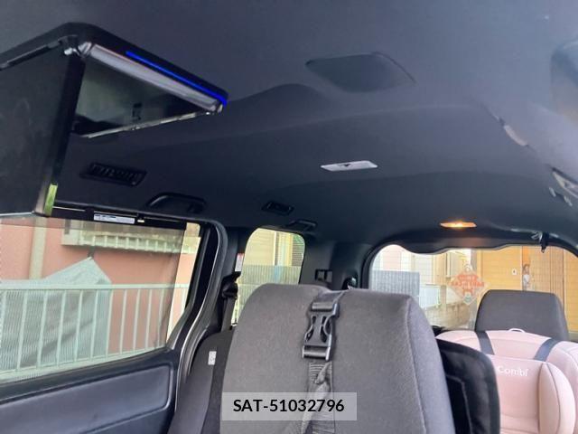 Toyota VOXY 2019-11 8232328-24