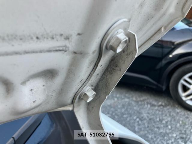 Toyota VOXY 2019-11 8232328-26