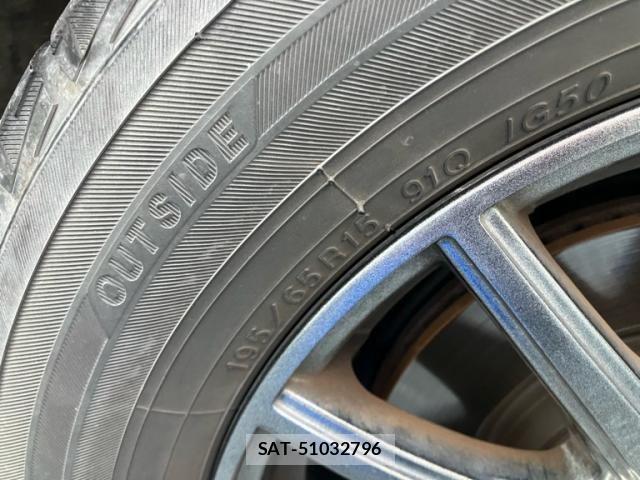 Toyota VOXY 2019-11 8232328-6