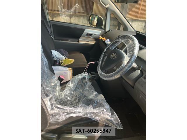 Toyota VOXY 2007-08 8232339-11
