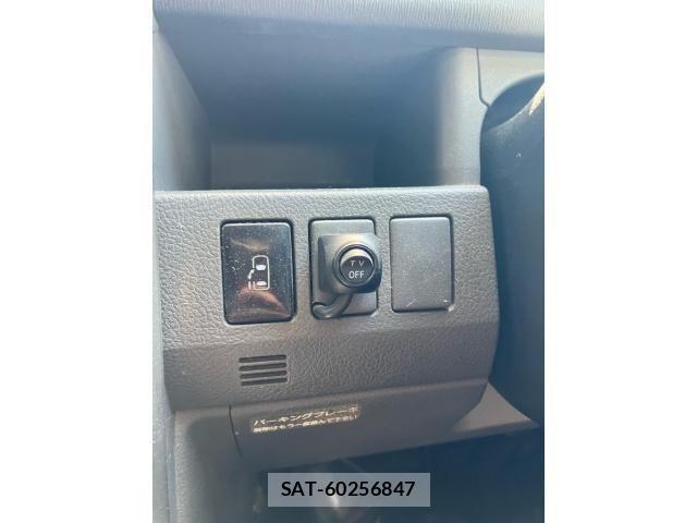 Toyota VOXY 2007-08 8232339-18