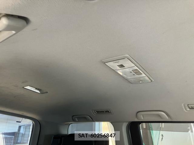 Toyota VOXY 2007-08 8232339-21