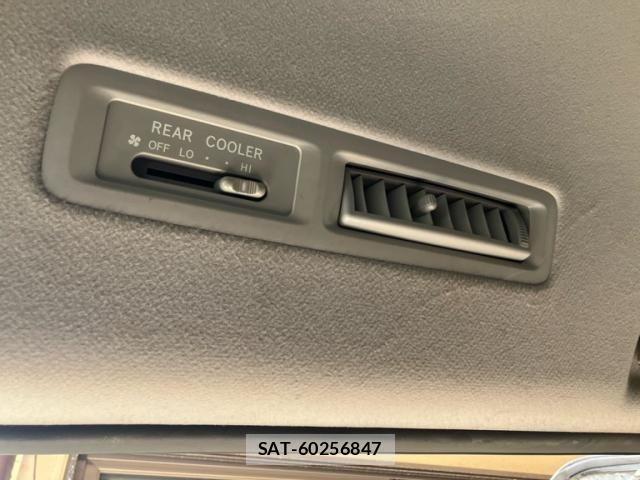 Toyota VOXY 2007-08 8232339-22