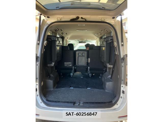 Toyota VOXY 2007-08 8232339-23