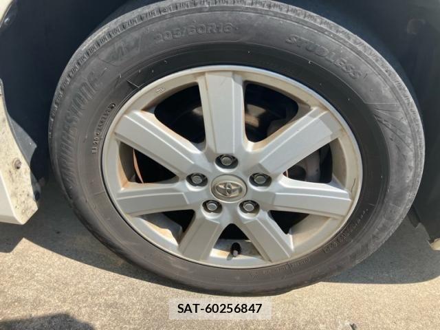 Toyota VOXY 2007-08 8232339-2