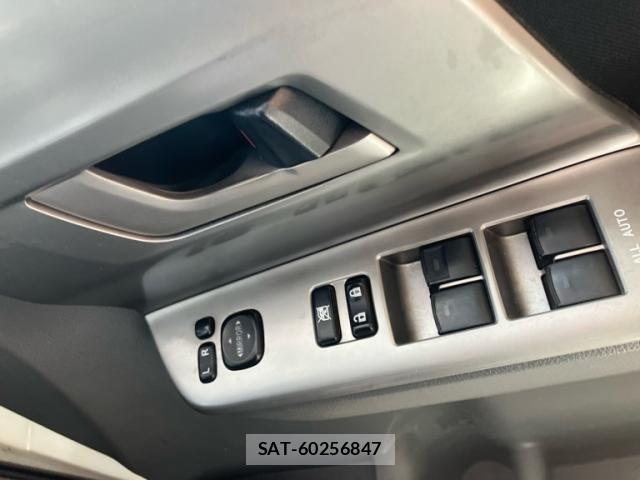 Toyota VOXY 2007-08 8232339-6