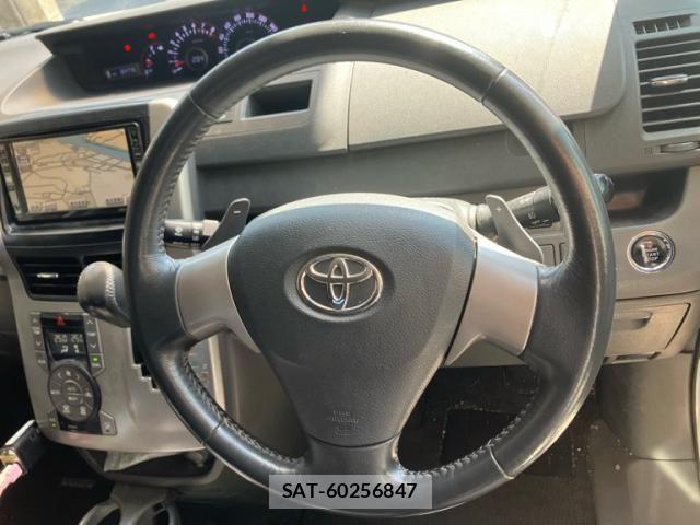 Toyota VOXY 2007-08 8232339-8