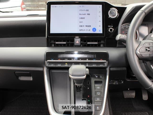 Toyota VOXY 2022-03 8232324-9
