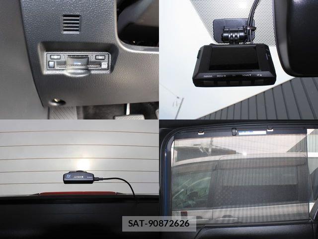 Toyota VOXY 2022-03 8232324-12