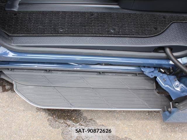 Toyota VOXY 2022-03 8232324-14
