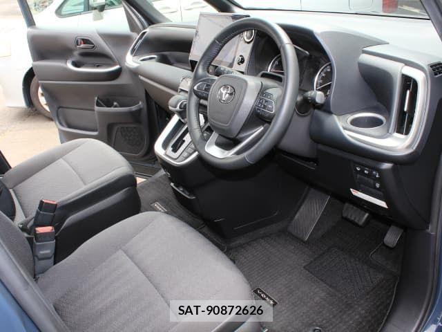 Toyota VOXY 2022-03 8232324-17