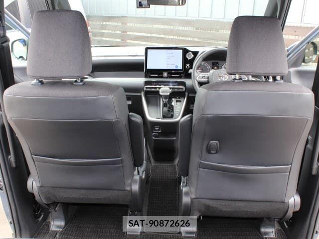 Toyota VOXY 2022-03 8232324-18