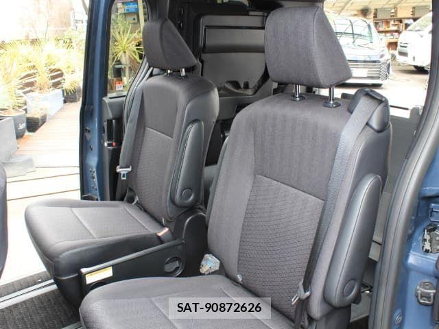 Toyota VOXY 2022-03 8232324-19