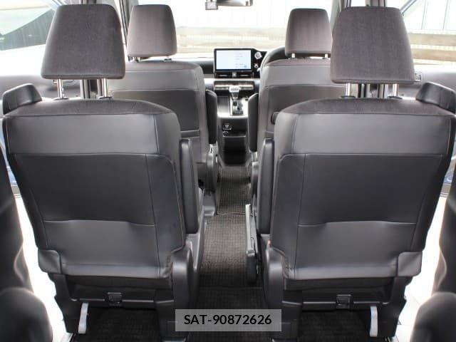 Toyota VOXY 2022-03 8232324-20