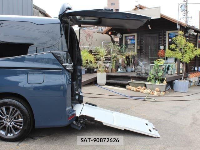 Toyota VOXY 2022-03 8232324-2